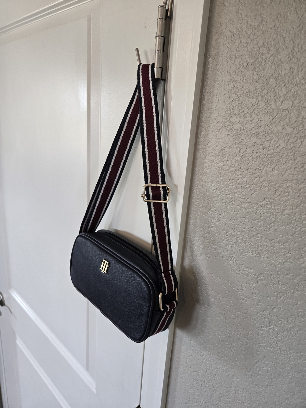 Tommy Hilfiger Navy Leather Belt Bag with Gold TH Logo - Picture 3 of 12